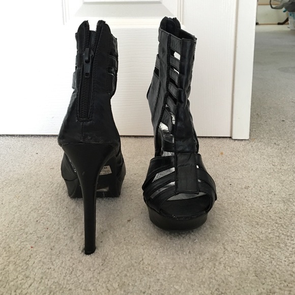 Strappy leather heels - Picture 2 of 3
