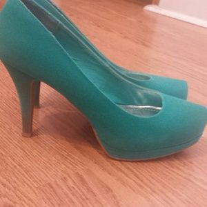 Teal platform pumps