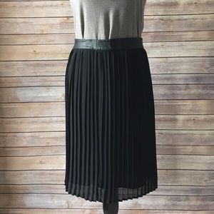 MOSSIMO black pleated skirt