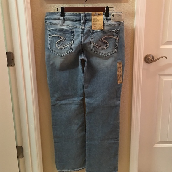Silver Jeans Aiko mid slim bootcut Size 33/33
