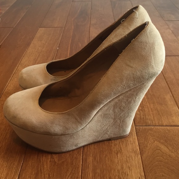 Steve Madden Beige Wedges