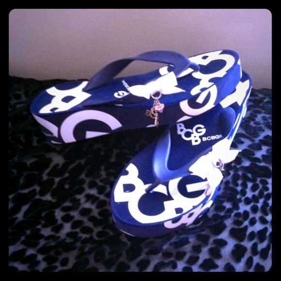 BCBG 💎charm flip flops 🎀
