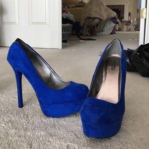 Royal blue platform pumps