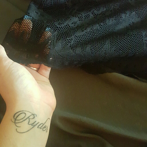 2 lace crop tops - Picture 2 of 5