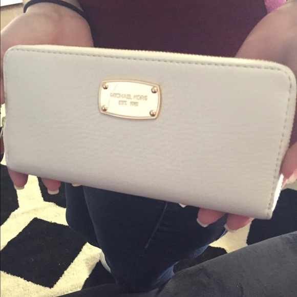 SOLD Authentic Michael kors wallet NWOT