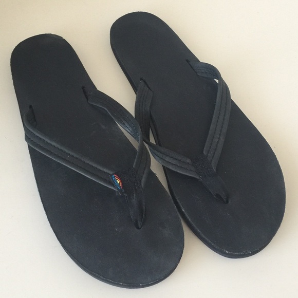 Authentic black Rainbow sandals.