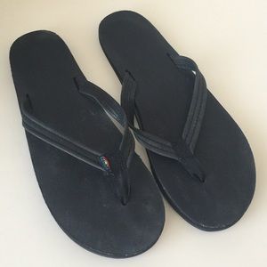 Authentic black Rainbow sandals.