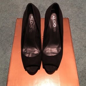 Aldo black suede peep toe pumps