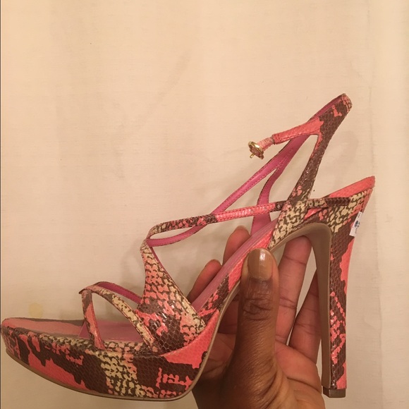 BCBG shoes - Picture 2 of 4
