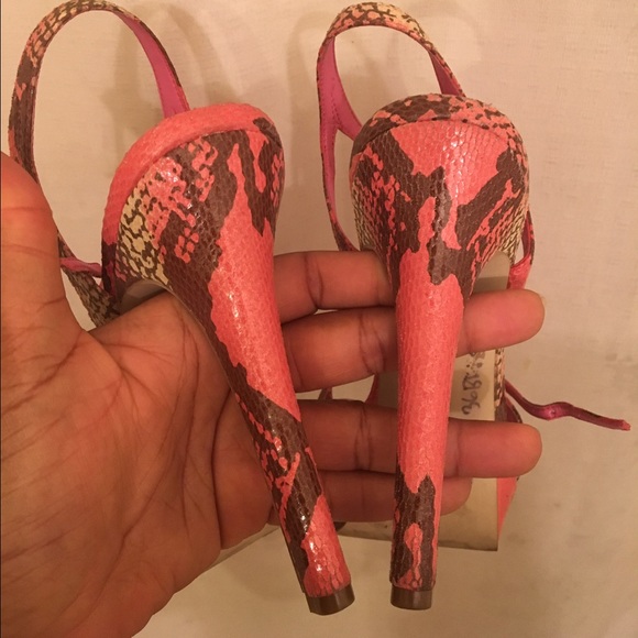 BCBG shoes - Picture 3 of 4