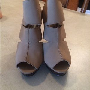 Rampage, tan suede heel, brown bottom.