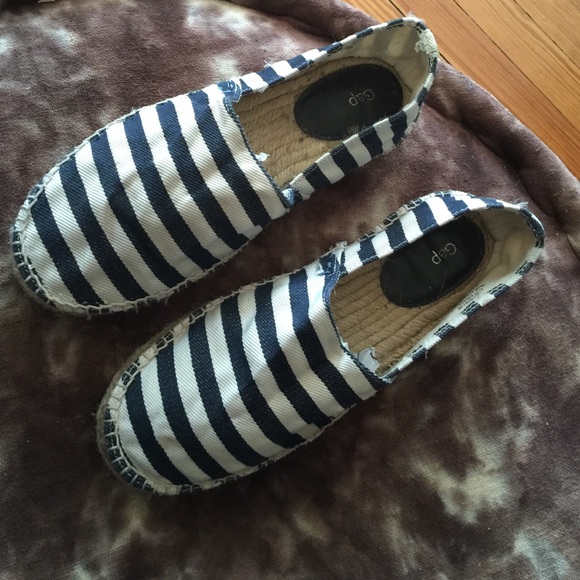 Adorable blue and white stripe gap espadrille!
