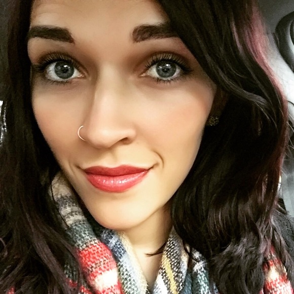 Meet your Posher, Kristen - Picture 2 of 2