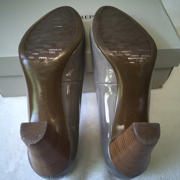 Calvin Klein taupe heels - Picture 4 of 4
