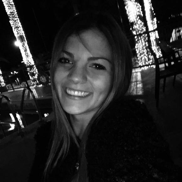 Meet your Posher, Alicia