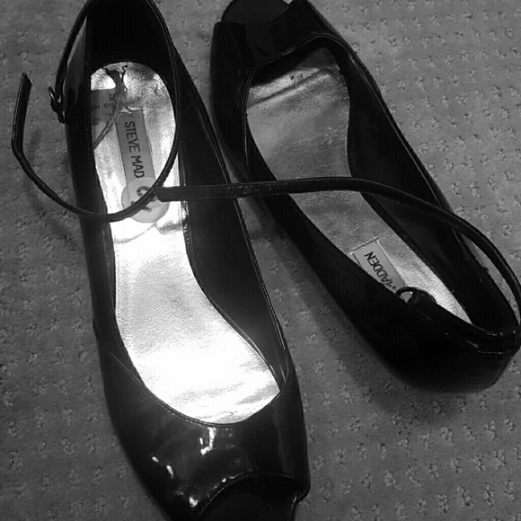 Steve Madden open toe flats