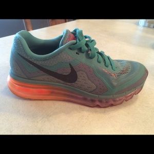 Nike airmaxes, size 7.5!