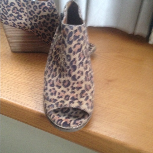 Shoes - Picture 2 of 3