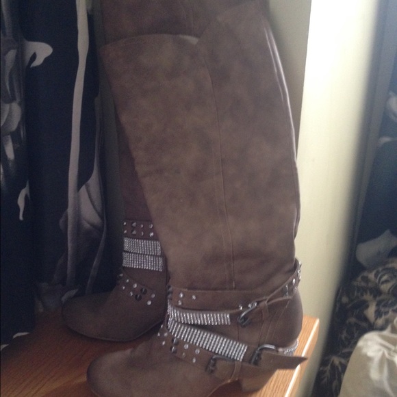 Boots - Picture 2 of 3