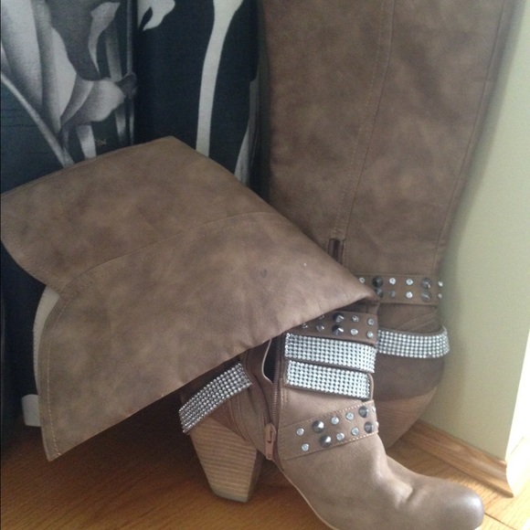 Boots - Picture 3 of 3