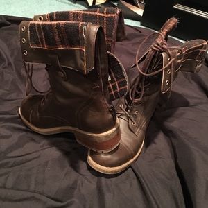 Brown combat boots. Size 8