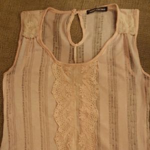 Shred Lace Tee size Medium