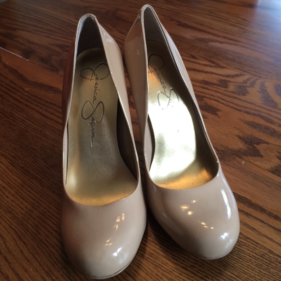 Jessica Simpson pumps