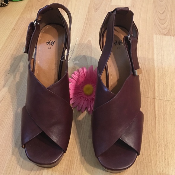 Maroon and gold platforms - Picture 2 of 4