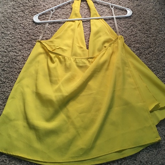 📍 SOLD 📍 Yellow Ruffled Halter - Picture 2 of 2