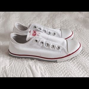 White Converse slim slip-on size 5