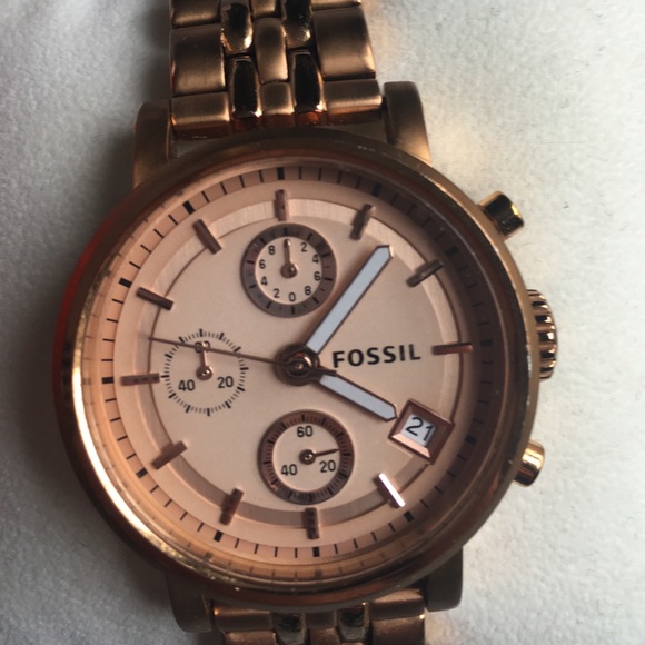 Rose gold fossil watch - Picture 2 of 4