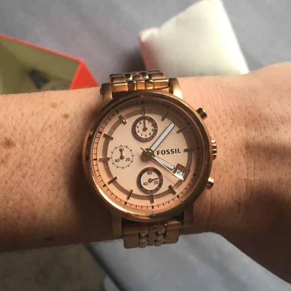Rose gold fossil watch - Picture 4 of 4