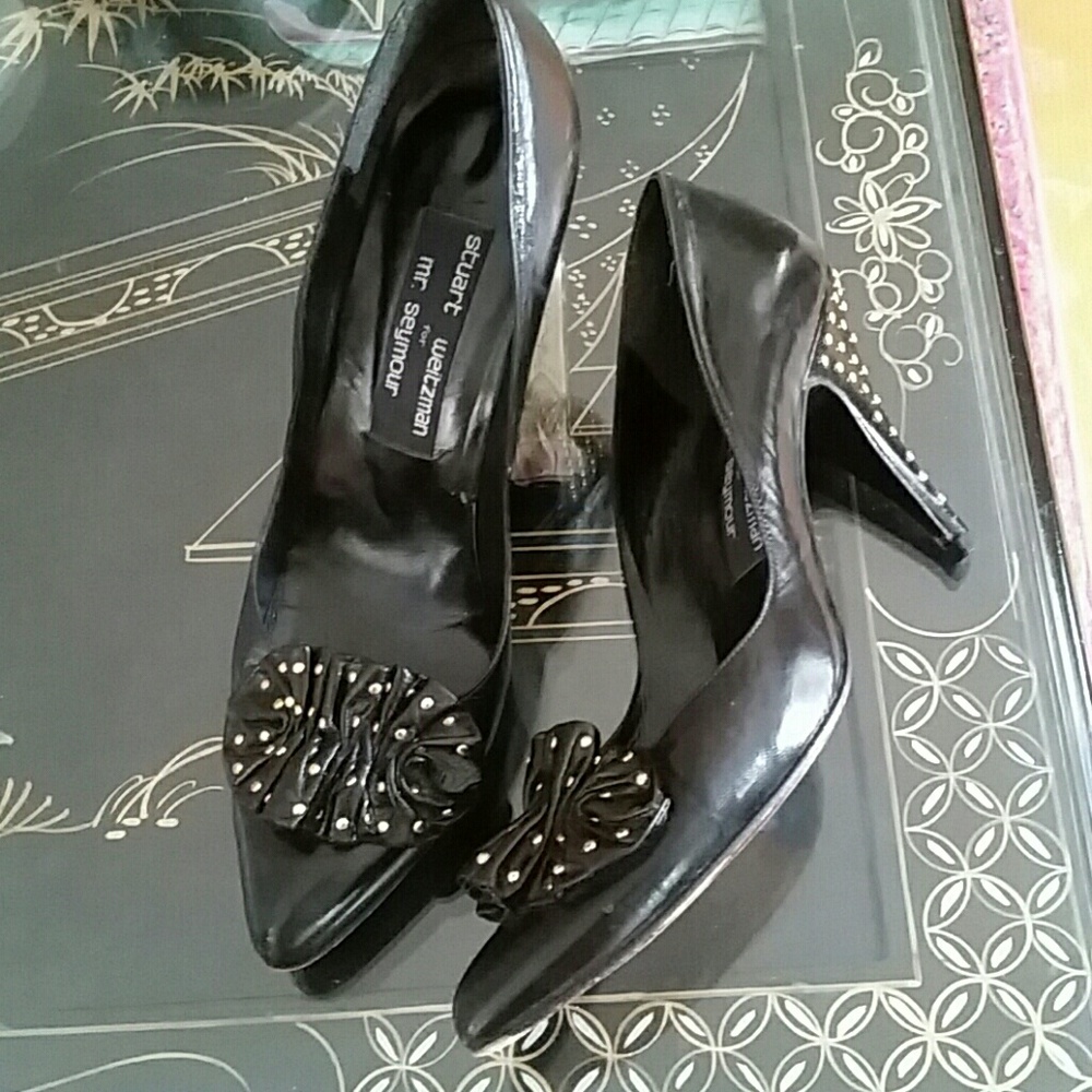 VTG Stuart Weitzman Blk & Gold Studded Heels!♡