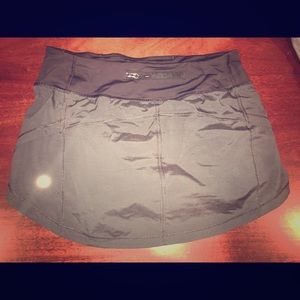 lululemon athletica hi-lo black skirt/skort size 6