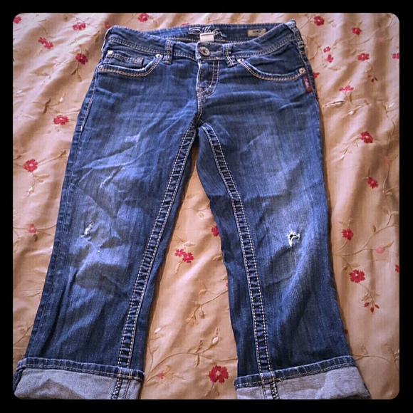 Capri jeans with with holes in legs