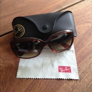 Ray-Ban Jackie Ohh Sunglasses