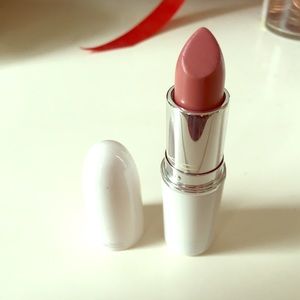 NWOT Mac lipstick cremesheen in I Love Winter.