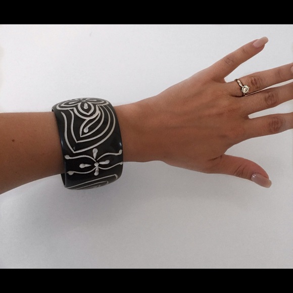 Buckle Bangle/Bracelet - Picture 2 of 3