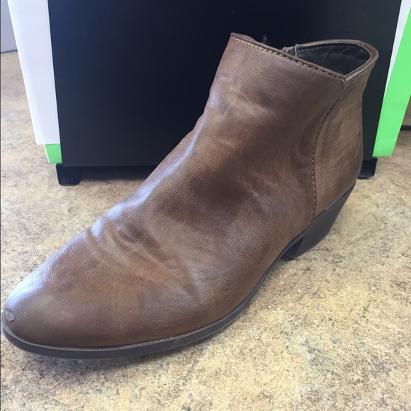 Simply Vera by Vera Wang Brown Booties size 8 1/2