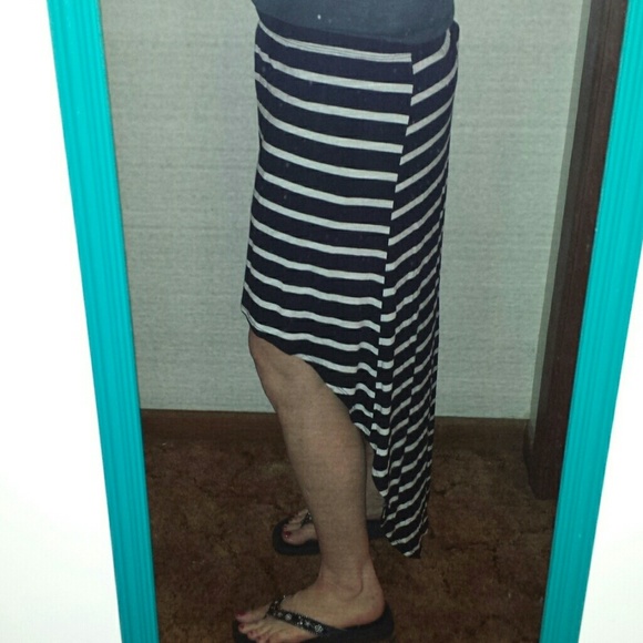 *SALE * TODAY* Super cute Forever 21 hi/low skirt