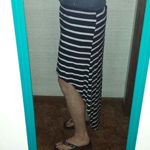 *SALE * TODAY* Super cute Forever 21 hi/low skirt