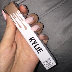 KYLIE LIP KIT metal matte lipstick in Heir