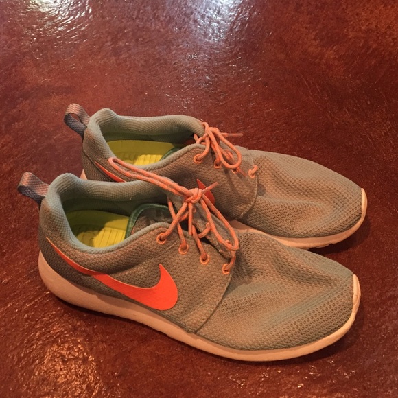 Nike Roshe Women's
