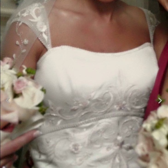 Zure Brand Beautiful A-Line Wedding Dress. - Picture 1 of 4