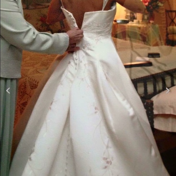 Zure Brand Beautiful A-Line Wedding Dress. - Picture 4 of 4