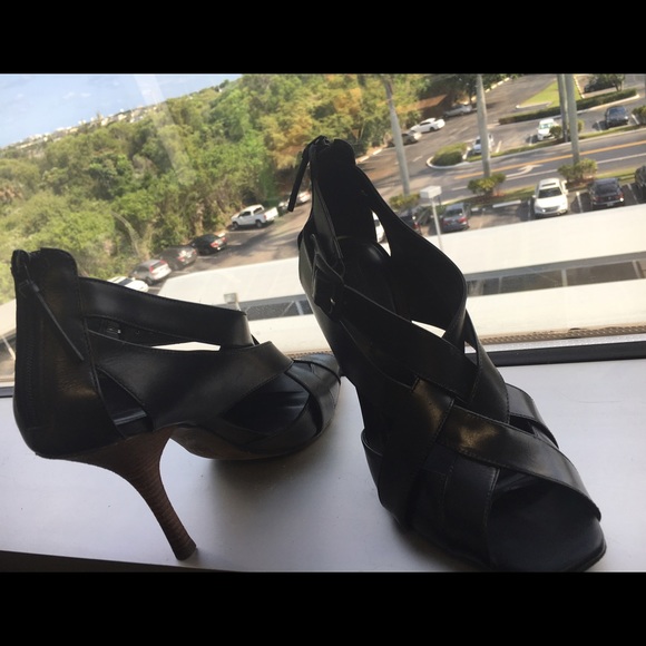 BCBGMaxAzria- Ashlee boardroom to bedroom heels. - Picture 3 of 4