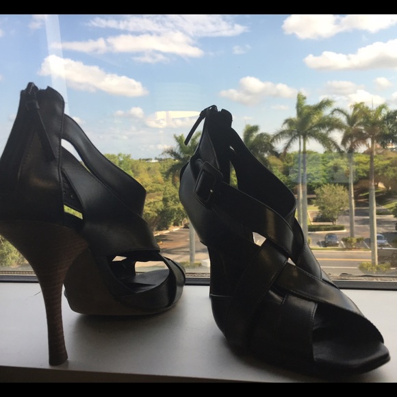BCBGMaxAzria- Ashlee boardroom to bedroom heels. - Picture 4 of 4
