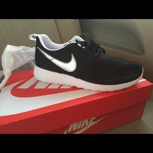 Nike shoes size 6