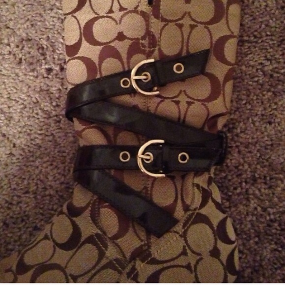 Make me a offer😍 stunning MINT Coach Shoes!!!!