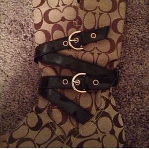 Make me a offer😍 stunning MINT Coach Shoes!!!!